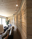 Neubau mit Stampflehmwand - Bild